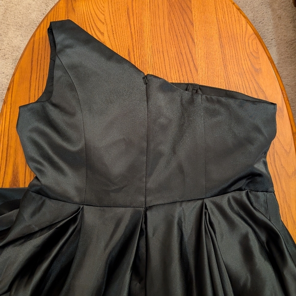 Hebeos Black One-Shoulder Floor Length Gown, Size M - NEW - Picture 7 of 14
